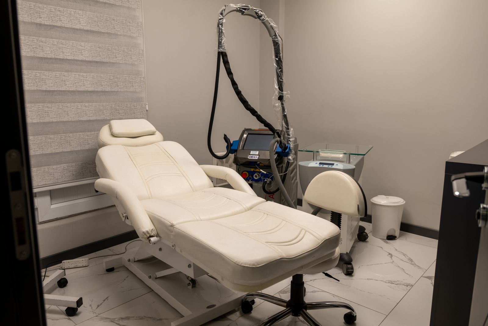 Laser treatment room